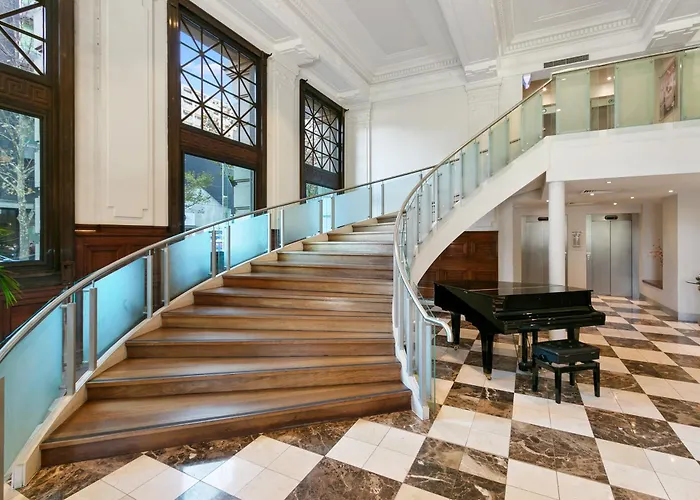 Batman'S Hill On Collins Hotel Melbourne